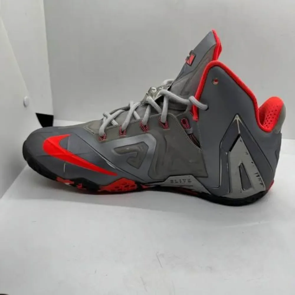 Nike LeBron 11 Mens 9 Gray Basketball Shoes sneakers
